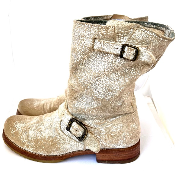 Distressed Frye Engineer Combat Boots Buckle Strap Calf Height Size 10 Cream Tan - Picture 1 of 12